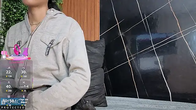 Kiara Zahiri   online show from 7, 11, 2025