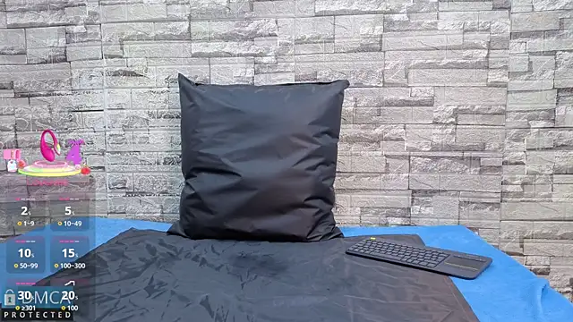 Kiara Zahiri   online show from 19, 11, 2025