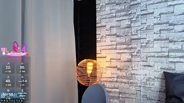 Kiara Zahiri   online show from 24, 11, 2025