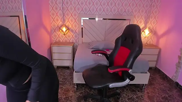 CHRISTY TEIGEN4 online show from 28, 10, 2025