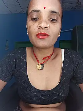 Snapshot of Hotwera chatting on 6, 10, 2025 Hotwera online show from 6, 10, 2025