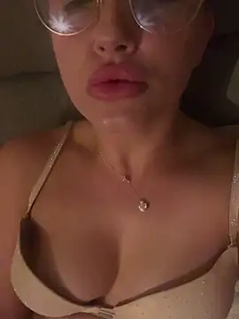 PinkiePlgirl online show from 22, 9, 2025