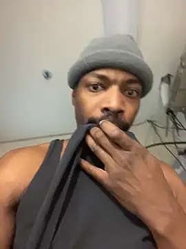 Snapshot of KingFly87 chatting on 3, 11, 2025 KingFly87 online show from 3, 11, 2025