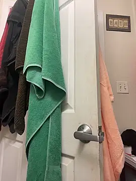 Snapshot of KingFly87 chatting on 3, 11, 2025 KingFly87 online show from 3, 11, 2025