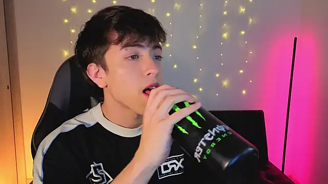 onlinenico online show from 4, 12, 2025