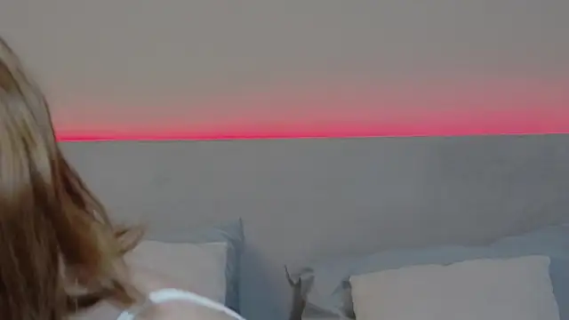 Snapshot of MarianeSun chatting on 26, 6, 2026 MarianeSun online show from 26, 6, 2026