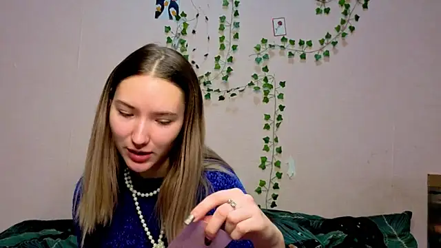  kikiclark   online show from 15, 12, 2025