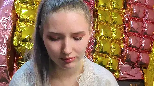  kikiclark   online show from 16, 4, 2026