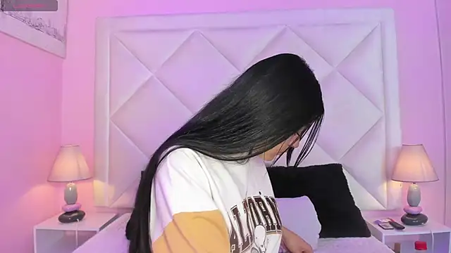 Miaa Smithh   online show from 16, 3, 2026