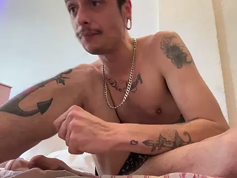 chrisalmeid  online show from 13, 10, 2025