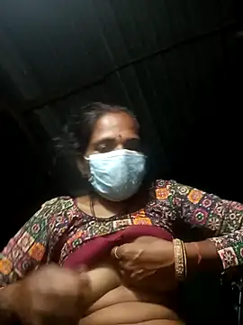 Snapshot of Hot-honi chatting on 2, 10, 2025 Hot-honi online show from 2, 10, 2025