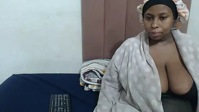 Snapshot of Chubby_Queenx255 chatting on 14, 11, 2025 Chubby Queenx255 online show from 14, 11, 2025