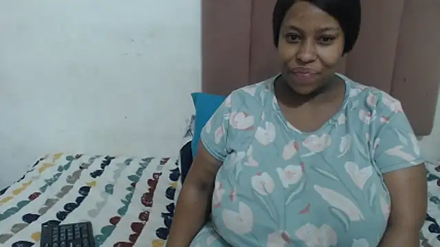 Snapshot of Chubby_Queenx255 chatting on 22, 11, 2025 Chubby Queenx255 online show from 22, 11, 2025