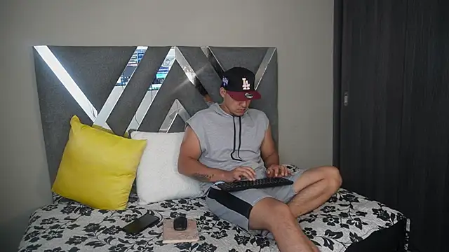 Snapshot of massimo_vidal_ chatting on 23, 9, 2025 massimo vidal online show from 23, 9, 2025