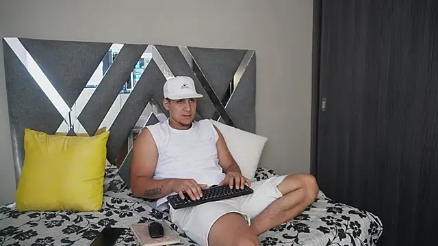 Snapshot of massimo_vidal_ chatting on 25, 9, 2025 massimo vidal online show from 25, 9, 2025