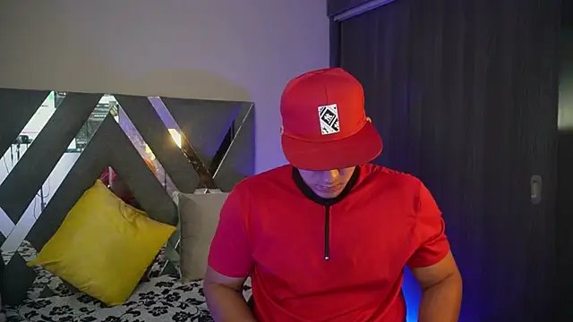 Snapshot of massimo_vidal_ chatting on 28, 9, 2025 massimo vidal online show from 28, 9, 2025