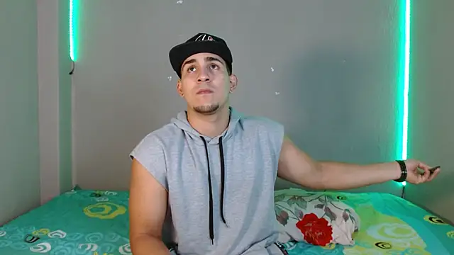 Snapshot of massimo_vidal_ chatting on 28, 10, 2025 massimo vidal online show from 28, 10, 2025