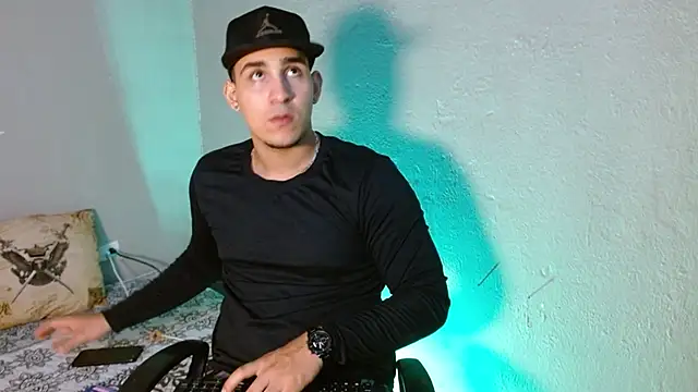 Snapshot of massimo_vidal_ chatting on 11, 11, 2025 massimo vidal online show from 11, 11, 2025