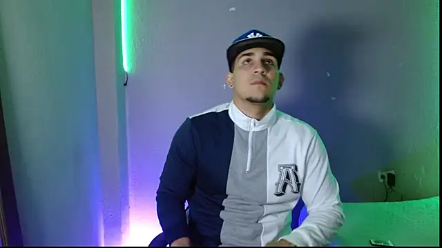 Snapshot of massimo_vidal_ chatting on 30, 11, 2025 massimo vidal online show from 30, 11, 2025