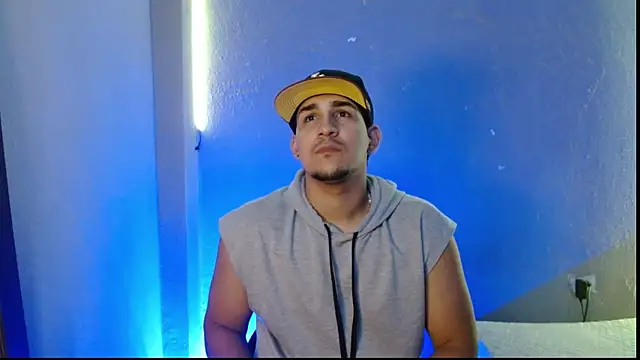 Snapshot of massimo_vidal_ chatting on 4, 12, 2025 massimo vidal online show from 4, 12, 2025