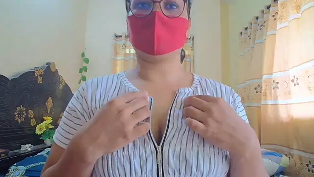 Snapshot of Elena_cruz5 chatting on 17, 4, 2026 Elena cruz5 online show from 17, 4, 2026