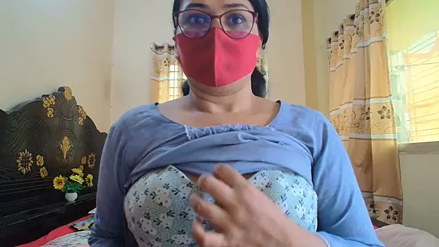 Snapshot of Elena_cruz5 chatting on 13, 6, 2026 Elena cruz5 online show from 13, 6, 2026