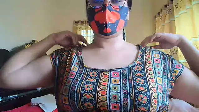 Snapshot of Elena_cruz5 chatting on 7, 7, 2026 Elena cruz5 online show from 7, 7, 2026
