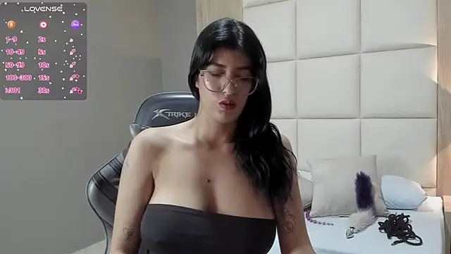 Snapshot of caroline_00403_ chatting on 20, 9, 2025 caroline 00403  online show from 20, 9, 2025