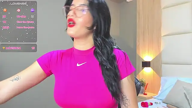 Snapshot of caroline_00403_ chatting on 2, 10, 2025 caroline 00403  online show from 2, 10, 2025