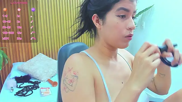 Snapshot of caroline_00403_ chatting on 29, 10, 2025 caroline 00403  online show from 29, 10, 2025