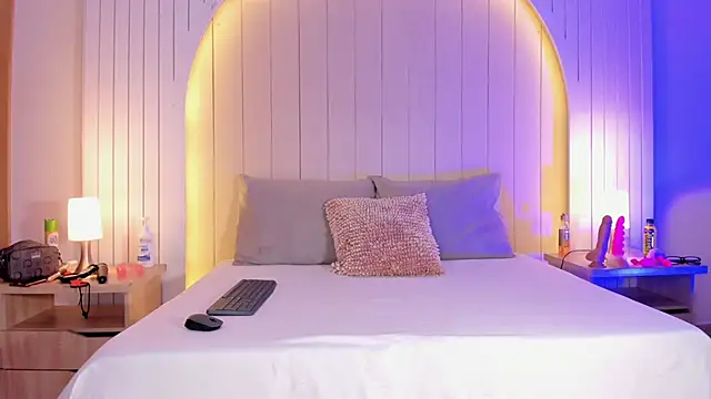 ALICESANDOVAL online show from 15, 12, 2025