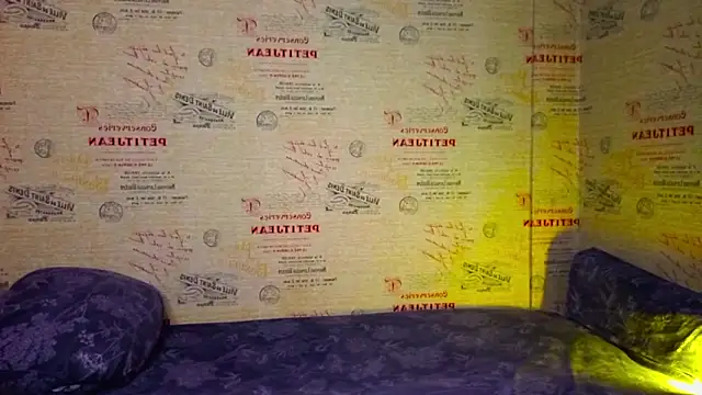 Snapshot of emi_less chatting on 7, 2, 2026 emi less online show from 7, 2, 2026