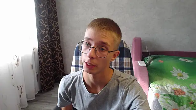 glasses cat online show from 15, 9, 2025