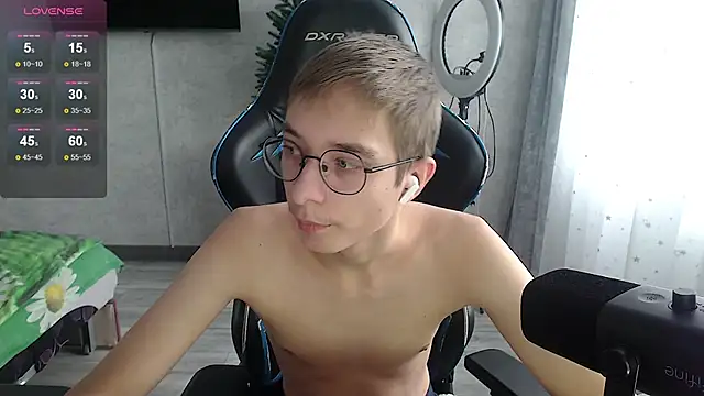 glasses cat online show from 14, 1, 2026