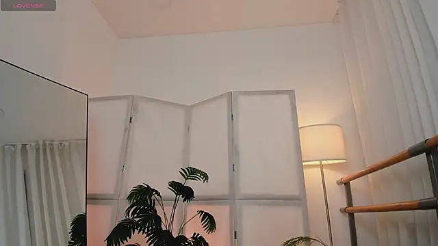 Lina Glow online show from 15, 1, 2026