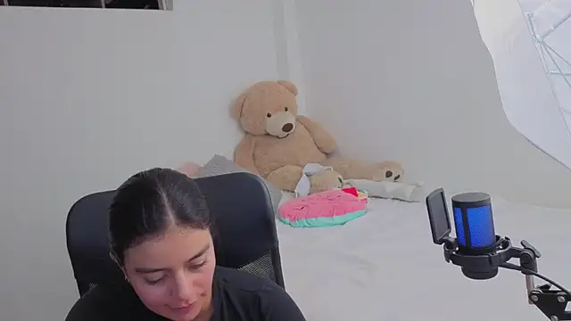 valerihouse online show from 16, 4, 2026