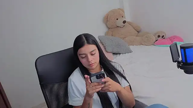 valerihouse online show from 22, 4, 2026