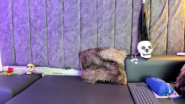 Rowan Mills online show from 20, 9, 2025