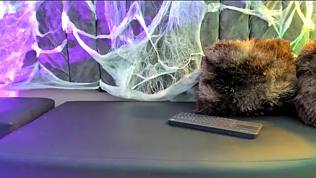 Rowan Mills online show from 11, 10, 2025