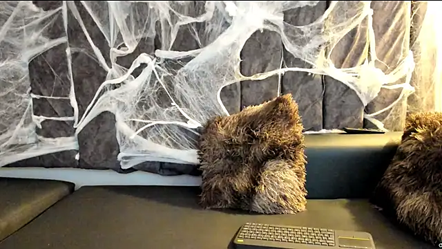 Rowan Mills online show from 16, 10, 2025