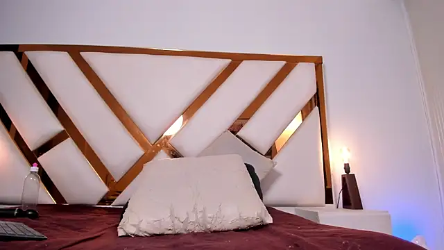 Niicolle Evanss online show from 19, 4, 2026