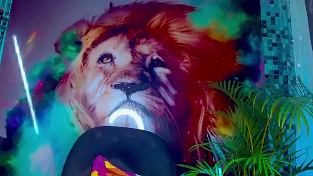 Snapshot of Cristal_Gem1 chatting on 12, 9, 2025 Cristal Gem1 online show from 12, 9, 2025