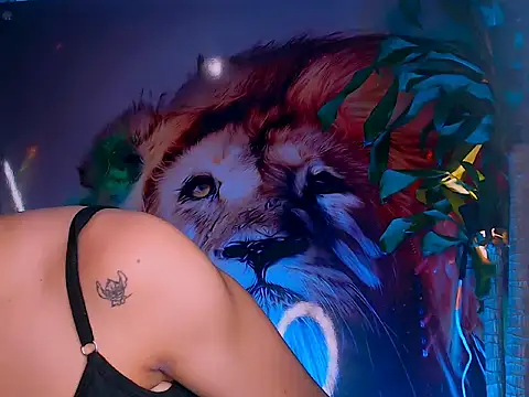 Snapshot of Cristal_Gem1 chatting on 28, 10, 2025 Cristal Gem1 online show from 28, 10, 2025