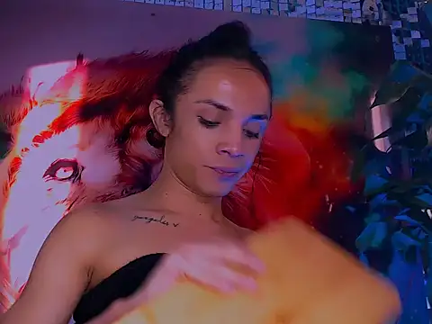 Snapshot of Cristal_Gem1 chatting on 18, 11, 2025 Cristal Gem1 online show from 18, 11, 2025