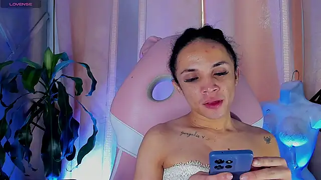 Snapshot of Cristal_Gem1 chatting on 25, 6, 2026 Cristal Gem1 online show from 25, 6, 2026
