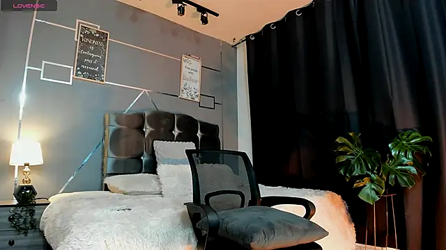 oliver mr  online show from 4, 12, 2025