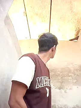 monster 33 online show from 8, 11, 2025