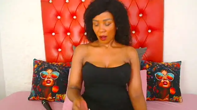 Snapshot of GaggingQueen32 chatting on 26, 11, 2025 GaggingQueen32 online show from 26, 11, 2025