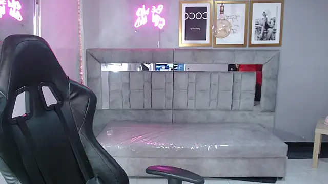 Snapshot of Red_Bunny_v chatting on 12, 2, 2026 Red Bunny v online show from 12, 2, 2026