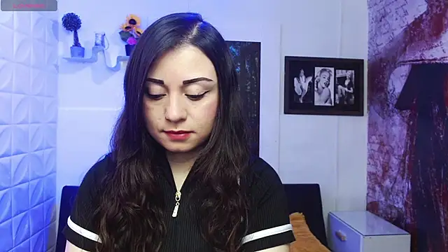 Snapshot of Eva_Roussell chatting on 7, 10, 2025 Eva Roussell online show from 7, 10, 2025